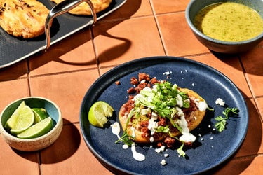 Huaraches de Chorizo