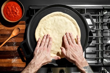 Hand-Tossed vs. Pan-Made Pizza: Reviews and Examples