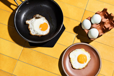 cooking eggs in a hexclad pan