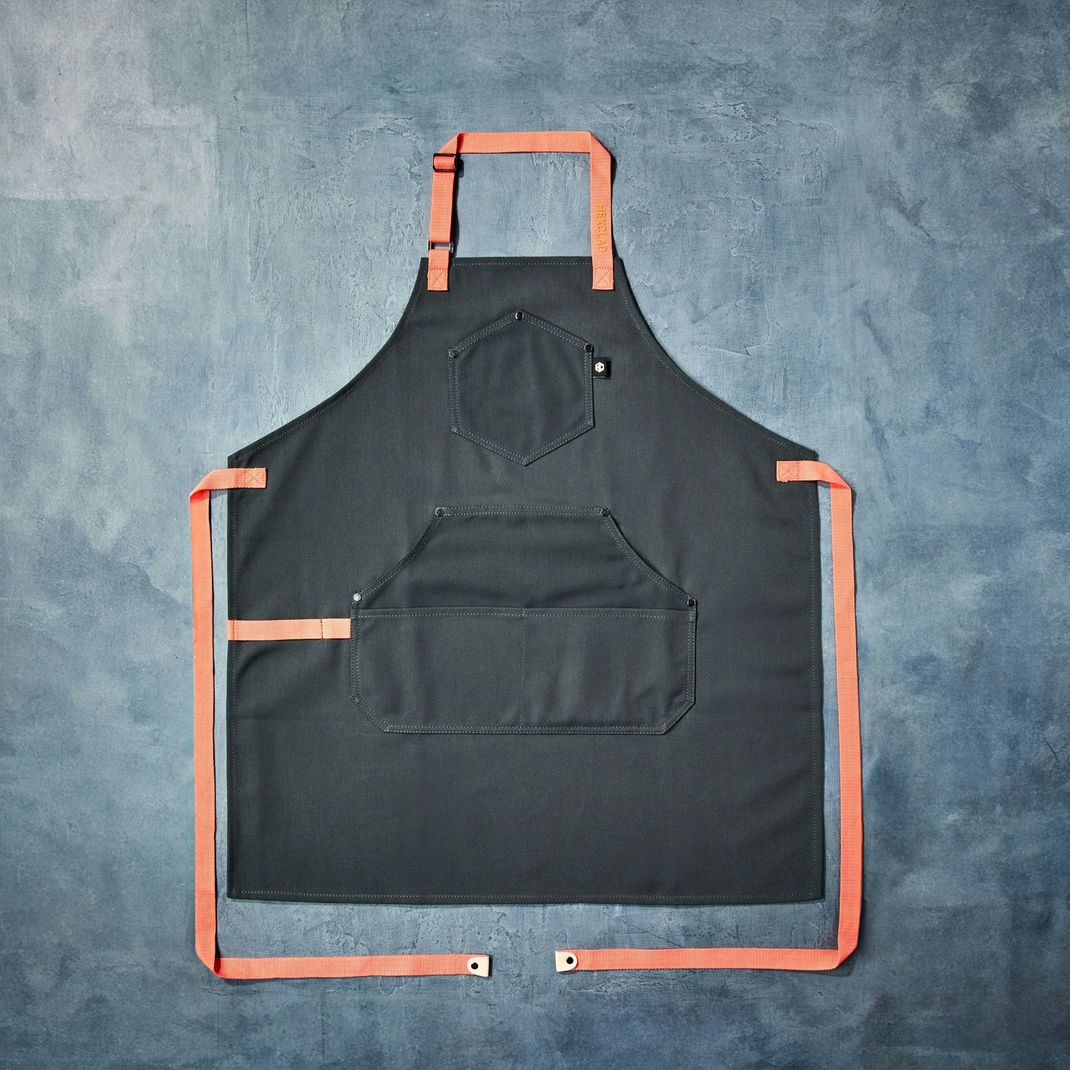 26-06_canada-day_aprons