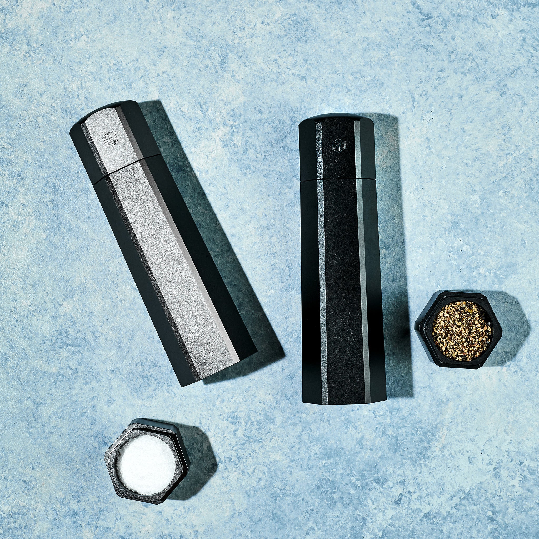 HexMill Salt and Pepper Grinder Set – HexClad Cookware Canada