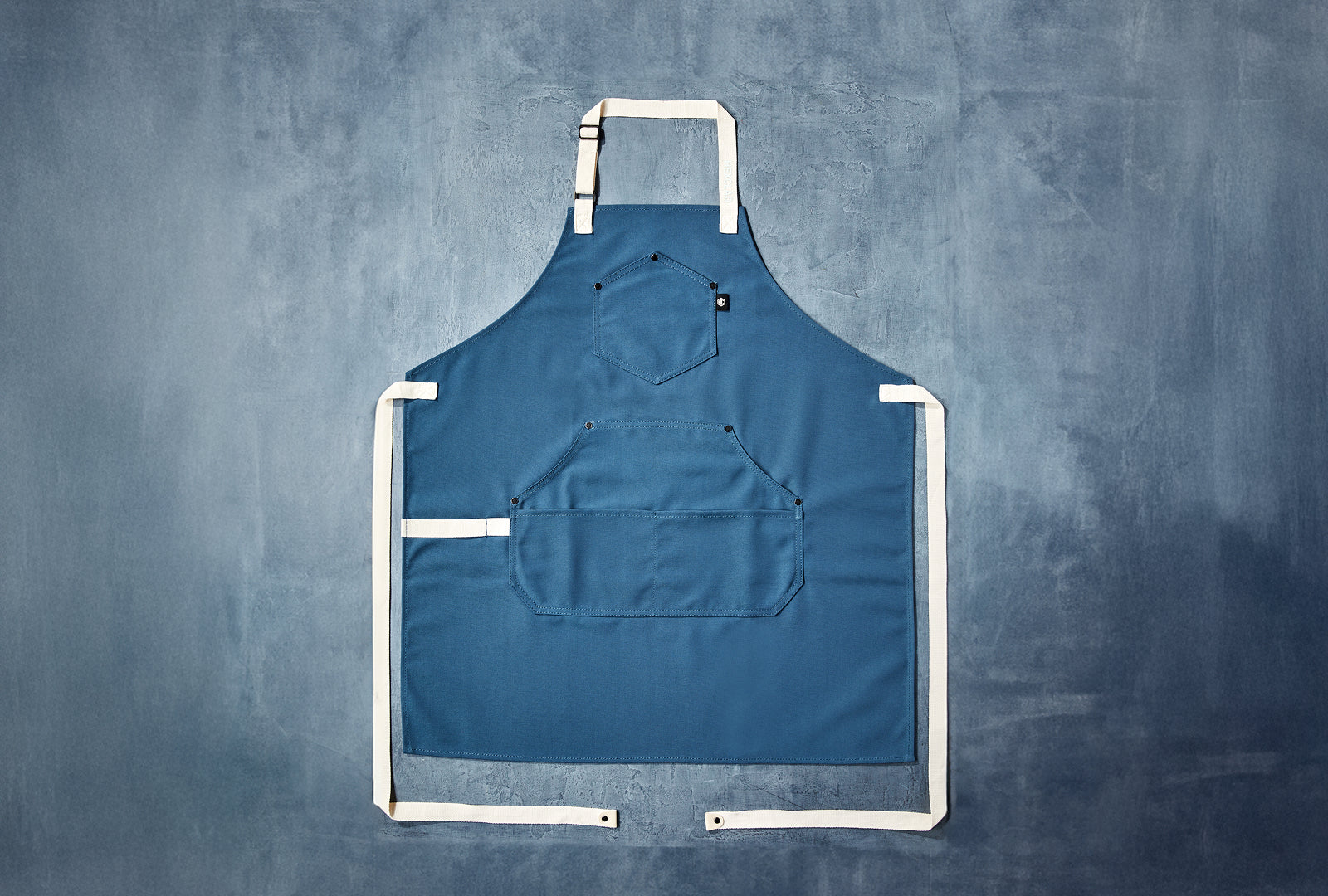 Eco Modern Apron (Azure) | HexClad Canada