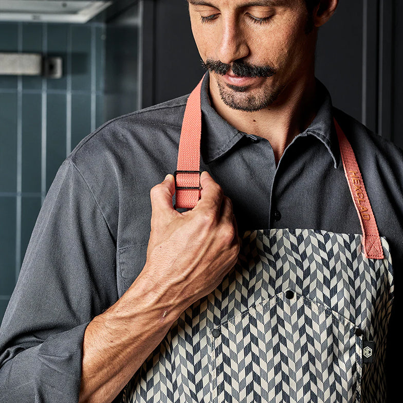 Eco Modern Apron (Chevron) | HexClad Canada